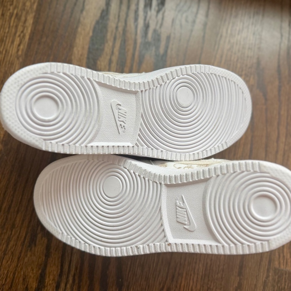 Embroidered Nike Court Vision Lows - Valentine's Day ed. - Picture 10 of 10